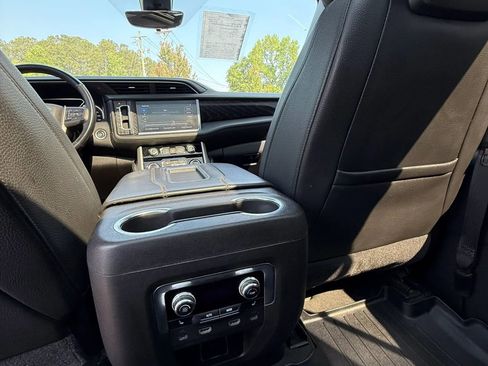 Used 2021 GMC Yukon Denali w/ Denali Premium Package RWD image 14
