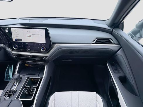 New 2026 Lexus TX 500h AWD image 19