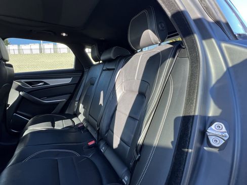 Certified 2022 Jaguar F-PACE R-Dynamic S image 32