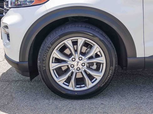 Used 2021 Ford Explorer XLT w/ Equipment Group 202A AWD/4WD image 9