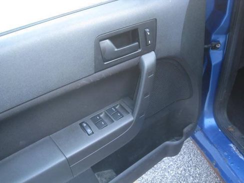 Used 2010 Ford Focus SE FWD image 10
