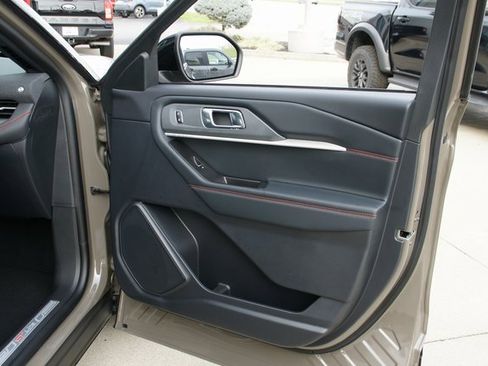 New 2026 Ford Explorer ST-Line w/ ST-Line Street Pack image 37