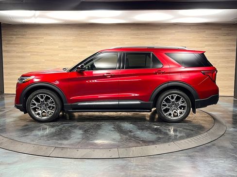 Used 2025 Ford Explorer Platinum w/ Ultimate Package image 19