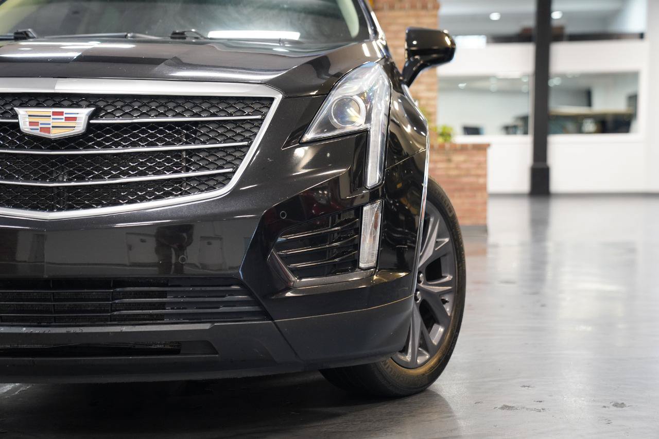 Used 2018 Cadillac XT5 Luxury w/ LPO, Black Ice Package FWD image 2