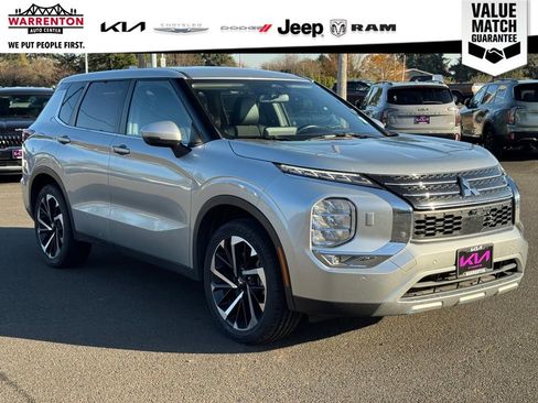 Used 2024 Mitsubishi Outlander SE image 11