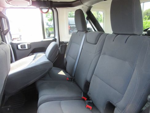 Used 2018 Jeep Wrangler Unlimited Sport S AWD/4WD image 17