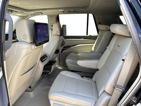 Used 2026 Cadillac Escalade Platinum Sport AWD/4WD image 9