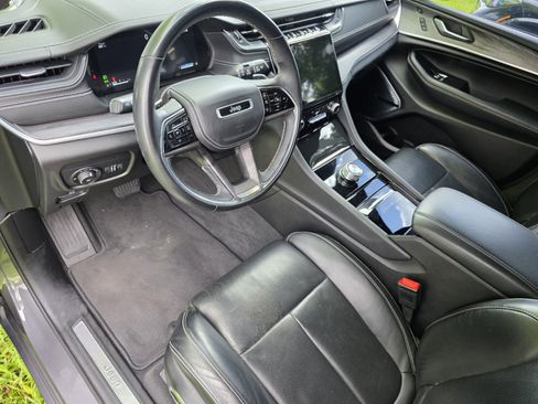 Used 2022 Jeep Grand Cherokee L Overland w/ Luxury Tech Group IV RWD image 11