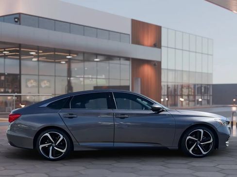 Used 2018 Honda Accord Sport image 10