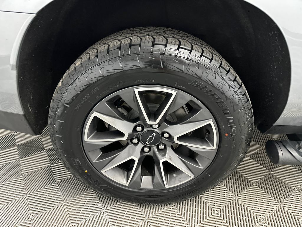 Used 2023 Chevrolet Suburban Z71 w/ Luxury Package AWD/4WD image 19