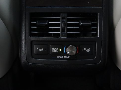 Used 2018 Toyota Avalon Limited FWD image 33