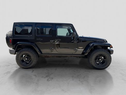 Used 2013 Jeep Wrangler Unlimited Sahara w/ Connectivity Group AWD/4WD image 8
