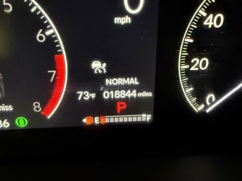 Used 2024 Honda Pilot Touring image 20