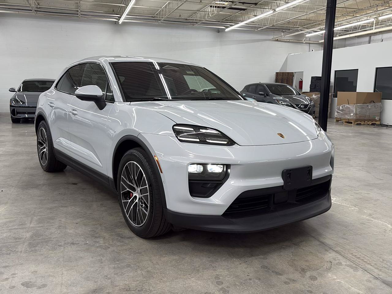 Used 2025 Porsche Macan 4S Electric AWD/4WD image 4