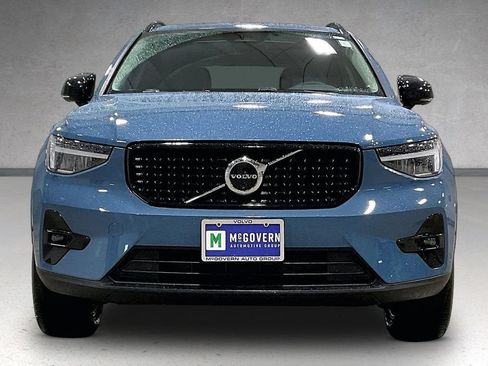 Certified 2024 Volvo XC40 B5 Plus AWD/4WD image 2