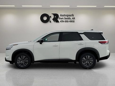 Used 2025 Nissan Pathfinder S AWD/4WD image 3