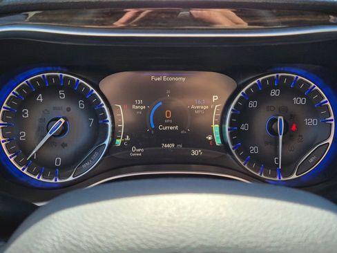 Used 2024 Chrysler Pacifica Limited FWD image 35