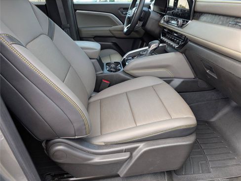Used 2024 Chevrolet Colorado ZR2 w/ ZR2 Convenience Package III AWD/4WD image 41