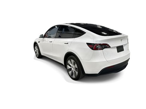 Certified 2023 Tesla Model Y Long Range AWD/4WD image 4