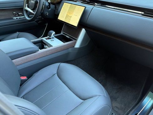 Certified 2025 Land Rover Range Rover Long Wheelbase SE AWD/4WD image 35