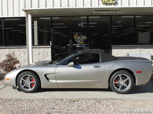 Used 2000 Chevrolet Corvette Coupe w/ Memory Pkg RWD image 4