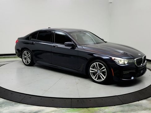 Used 2017 BMW 740i image 3