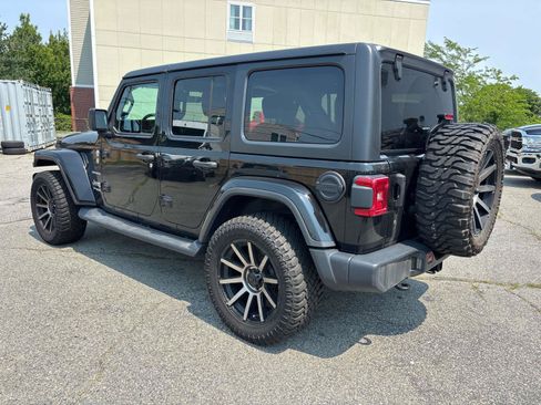 Used 2018 Jeep Wrangler Unlimited Sahara w/ Dual Top Group AWD/4WD image 4