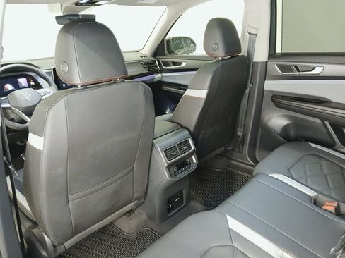 Used 2025 Volkswagen Atlas Peak Edition SE AWD/4WD image 16