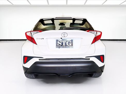 Used 2019 Toyota C-HR XLE FWD image 5