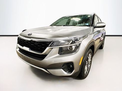 Used 2021 Kia Seltos EX image 3