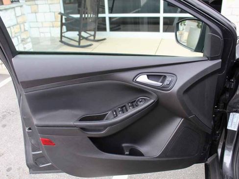 Used 2018 Ford Focus SE FWD image 11