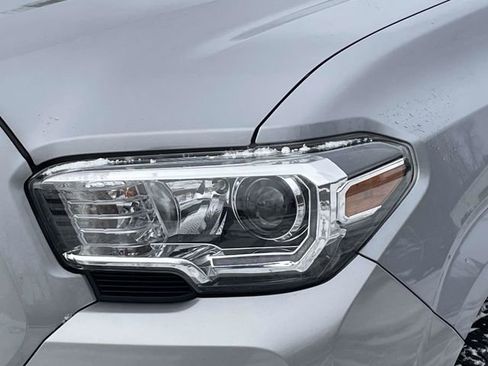Used 2020 Toyota Tacoma SR image 10