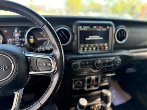 Used 2022 Jeep Wrangler Unlimited Sahara w/ Cold Weather Group AWD/4WD image 8