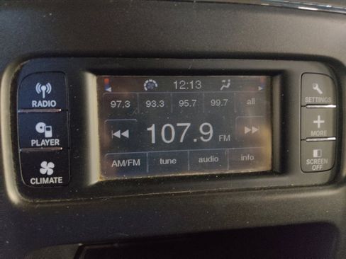 Used 2019 Dodge Journey SE FWD image 25