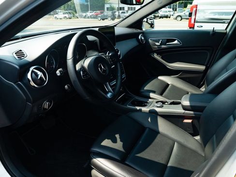 Used 2020 Mercedes-Benz GLA 250 4MATIC w/ Premium Package image 19
