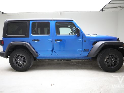 Used 2024 Jeep Wrangler Unlimited Sport AWD/4WD image 5