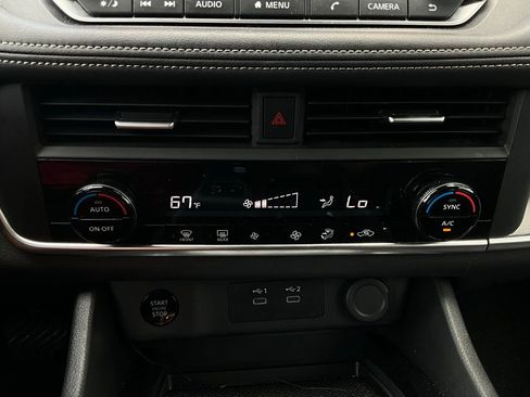 Used 2025 Nissan Rogue SV FWD image 28