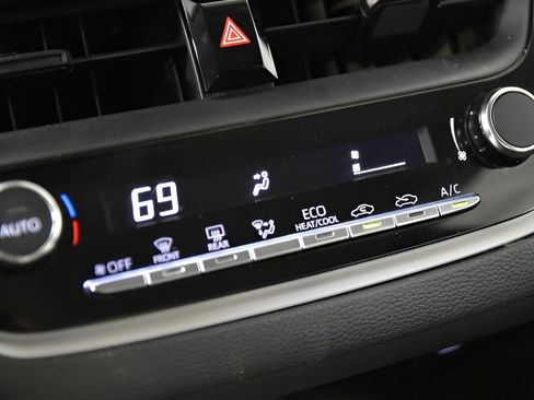 Used 2024 Toyota Corolla LE image 27