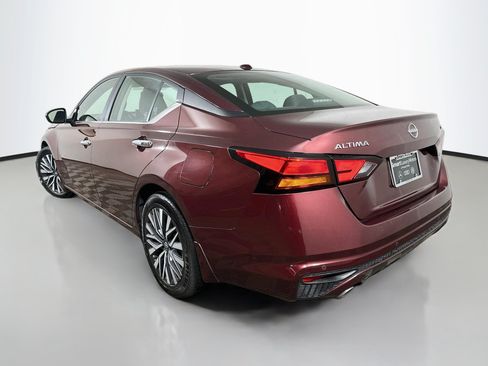 Used 2024 Nissan Altima 2.5 SV w/ SV Premium Package FWD image 5