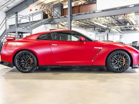 Used 2023 Nissan GT-R Premium w/ Premium Interior Package AWD/4WD image 7