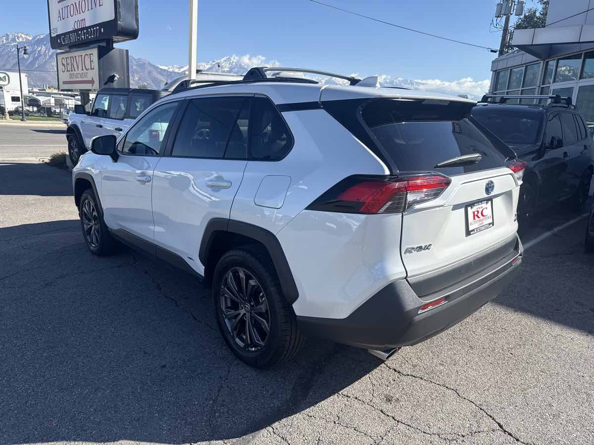 Used 2023 Toyota RAV4 XLE Premium AWD/4WD image 7