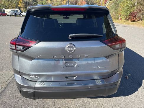 Used 2024 Nissan Rogue SV w/ SV Premium Package image 4