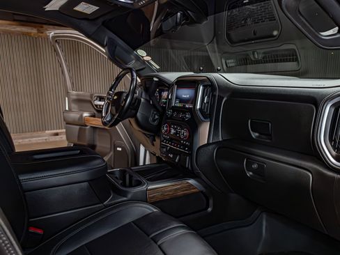 Used 2021 Chevrolet Silverado 3500 High Country image 18