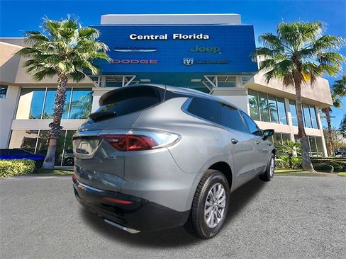 Used 2024 Buick Enclave Premium image 5