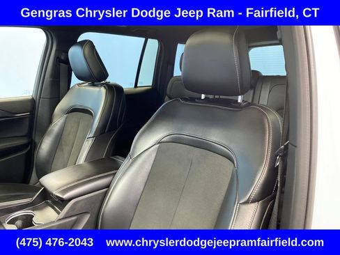 Certified 2025 Jeep Grand Cherokee Altitude AWD/4WD image 8
