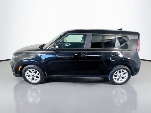 Used 2023 Kia Soul LX w/ LX Technology Package FWD image 5