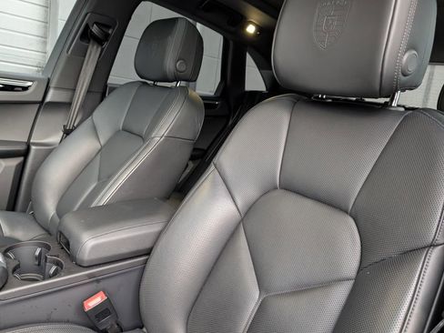 New 2025 Porsche Macan Turbo image 4