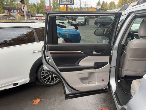 Used 2015 Toyota Highlander Limited Platinum image 20