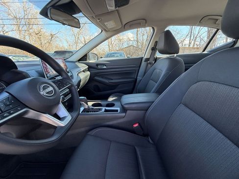 Used 2025 Nissan Altima 2.5 SV image 24