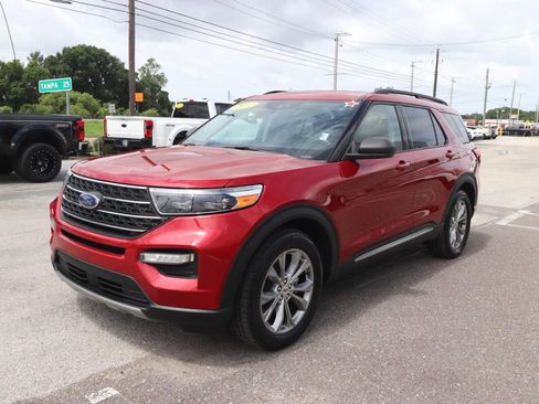 Certified 2022 Ford Explorer XLT w/ Equipment Group 202A RWD image 3
